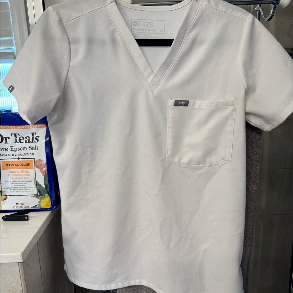 FIGS women’s White V-Neck Shirt